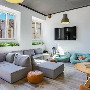 Hostellicious Хостел